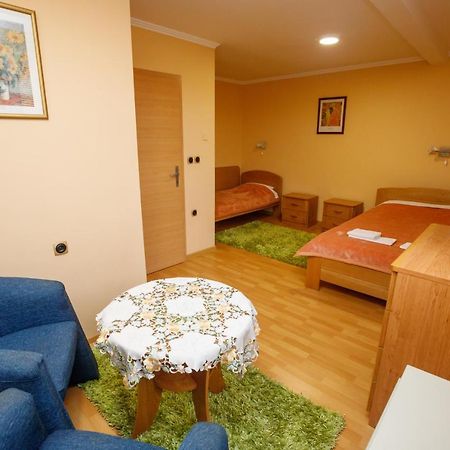 Guest House Mali Hotel Subotica Exterior foto