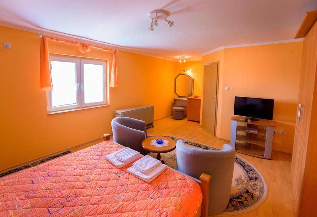 Guest House Mali Hotel Subotica Exterior foto